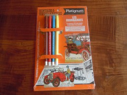 CRAYONS - Présentoir En Carton De 4 Crayons Couleurs. PLATIGNUM - VINTAGE & VÉTÉRAN CARS  -  Voir 2 Scannes. - Autres & Non Classés