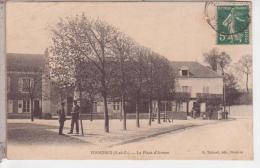 94.105/ MANDRES - La Place D'Armes - Mandres Les Roses