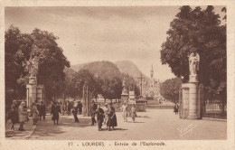 LOURDES  -  Entrée De L'Esplanade. - Lourdes