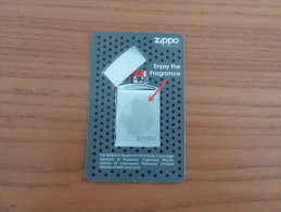 Carte échantillon Parfum "Enjoy The Fragence - ZIPPO" (briquet) - Produits De Beauté