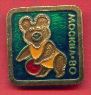 F13 / SPORT - Basketball  Basket-ball  Pallacanestro Misha Bear  1980 Summer XXII Olympics Games Moscow RUSSIA Badge Pin - Basketball