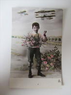 AK / Fotokarte 1911 Alte Flugzeuge / Junge Mit Blumen - ....-1914: Vorläufer