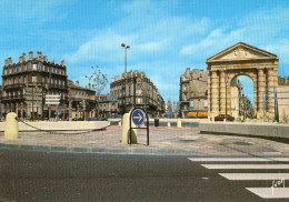 CPSM  - 33 - BORDEAUX -  La Place De La Victoire  - 823 - Bordeaux