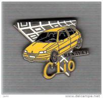 Pin´s  Argenté  Automobiles  RENAULT  CLIO  Jaune Foncé Clio  écrit  En  Jaune  ( ARTHUS  BERTRAND ) - Arthus Bertrand