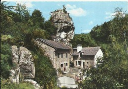 St-Alban (48. Lozère) Rocher Du Franquet Et Maisons Des Eclaireurs De France - Saint Alban Sur Limagnole