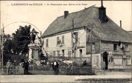 Cp Landouzy La Ville Aisne, Le Monument Aux Morts Et La Poste, Denkmal, Postamt - Other Municipalities