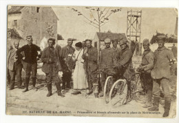 NEUFMOUTIERS. - Bataille De La Marne. - Prisonniers Et Blessés Allemands Sur La Place De Neufmoutiers(erreur D´impressio - Sonstige & Ohne Zuordnung