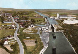 CARTE POSTALE MODERNE. SOMME. MOISLAINS . VUE AERIENNE. 1950. - Moislains