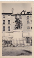 GRENOBLE,EN AOUT 1942,38,ISERE,QUARTIER DE L ´ANCIEN TRIBUNAL,PIERRE TERRAIL DE BAYARD,STATUE,GRILLE,PHOTO ORIGINALE - Places