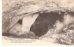 Fontaine De Vaucluse (Isle Sur La Sorgue-Vaucluse)-+/-1920-Le Gouffre Pendant Les Basses Eaux-Ed. Brun & Cie, Carpentras - L'Isle Sur Sorgue