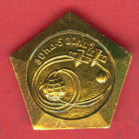 F511 / SPACE - RUSSIA Zond Program Zond 5 Launched 15 September 1968 Zond 6 - 10 November 1968 -  Badge Pin - Ruimtevaart