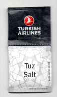 SACHETS DE SEL ET POIVRE - SALT AND PEPPER SACHETS - AIRLINES - COMPAGNIES AERIENNES - TURKISH AIRLINES - - Andere & Zonder Classificatie