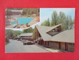 Twin Islands Motel On The Little Pigeon River   Classic Autos  Not Mailed -----ref 1199 - Andere & Zonder Classificatie