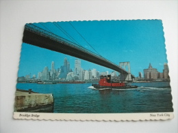 Rimorchiatore Al Passaggio Sotto Il Ponte Di Brooklyn New York City Bridge - Schlepper