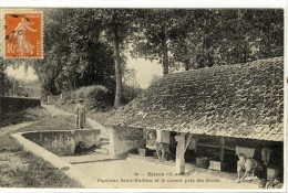 Carte Postale Ancienne Bures / Yvette - Fontaine St Mathieu Et Le Lavoir Près Des Ecoles - Métier, Laveuses, Lavandières - Bures Sur Yvette