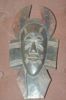 MASQUE AFRICAIN Ancien Bois Sculpté 28.5 Cm - Afrikanische Kunst