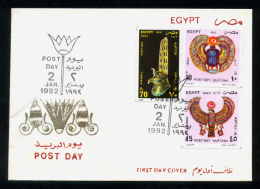 EGYPT / 1992 / POST DAY / SCARAB PECTORAL ; EAGLE PECTORAL & GOLDEN SAKER FALCON HEAD ( FROM TUTANKHAMUN'S TOMB ) / FDC - Lettres & Documents