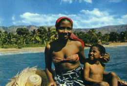 HAITI La Joie De Vivre Femme Avec Enfant Dans Pirogue - Haiti