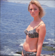 PAT BOOT, Frontpage HAYAT- May 1970 Supermodel In A Bikini, Slide - Zonder Classificatie