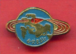 F647 / SPACE - RUSSIA - "Voshod-2." 6-7 August 1961 Performed  First Long Flight Space, Orbiting Earth 17 Time Badge Pin - Raumfahrt