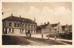 Yonne -ref Bis- A172- Sergines - Place Du Marché Aux Bestiaux   - Carte Bon Etat - - Sergines