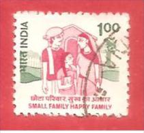 INDIA USATO - 1994 - Family Outside Home - Small Family Happy Family - 1 ₨ - Michel IN 1430 - Usati