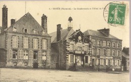 ERNEE - La Gendarmerie Et L'Hôtel De Ville - Ernee