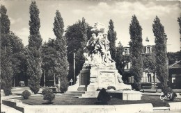 PICARDIE - 80 - SOMME - ABBEVILLE - CPSM PF NB - Le Monument Aux Morts - Monumenti Ai Caduti