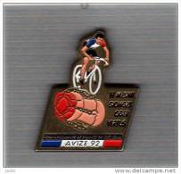 Pin´s  Sport  Cyclisme  AVIZE  92  Voir  Description - Radsport