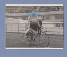 Photo Ancienne - REIMS - Vainqueur D'une Course Cycliste Au Vélodrome - Equipe Vedette Dunlop - Cyclisme