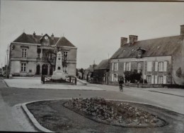 53 LANDIVY  CARTE PHOTO  PLACE DE LA MAIRIE EPREUVE   AVEC SON NEGATIF D´ORIGINE POUR EDITION DE LA CARTE - Landivy