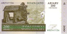 MADAGASCAR   200  Ariary Emission De 2004  Pick 87      *****  BILLET  NEUF  ***** - Lituania