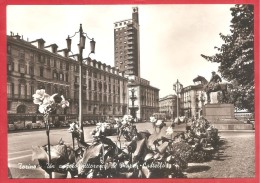 CARTOLINA VIAGGIATA ITALIA - TORINO - Un Angolo Pittoresco Di Piazza Castello -  10 X 15 - ANNULLO TORINO 1958 - Piazze