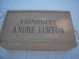 - FRANCE . BORDEAUX . COFFRET VIGNOBLES ANDRE LURTON . 2 BOUTEILLES 75cl ROUGE . - Vin