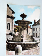 Carte Postale Ancienne : L'ISLE SUR SEREIN : La Fontaine - L'Isle Sur Serein