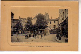94 GENTILLY - Place De La Fontaine - Animé Groupe D´enfants Dans La Rue , MagasinSté LAITIERE MAGGI - CPA Cadre Embouti - Gentilly