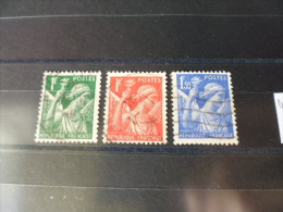 FRANCE TIMBRE  OBLITERE   YVERT N° 432.434 - 1939-44 Iris