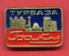 F1000 / Baku -  Tourist Facilities - TURBAZE  Capital City Azerbaijani Or Azeri Turkish Azeri   Russia Russie Badge Pin - Alpinismo, Escalada