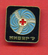 F1081 / Hisarya - International Festival Of Red Cross And Health Films - Bulgaria Bulgarie - Badge Pin - Films