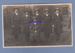 CPA Photo - NEWCASTLE -  Girls Of GLB With A Cup - " Girls Life Brigade " - Scoutisme Scout - 1921 - - Andere & Zonder Classificatie