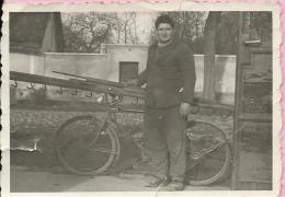 Photography - Man And His Bike, Yugoslavia (8 X 6 Cm) - Ciclismo