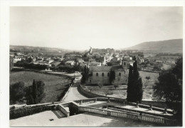 CHATEAU DE LOURMARIN. - Vue De Lourmarin. CPM - Lourmarin