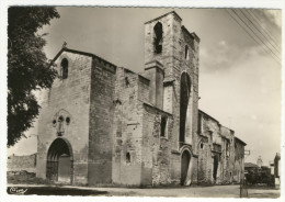 PERNES LES FONTAINES. - Eglise Notre-Dame De Nazareth. CPM Dentelée - Pernes Les Fontaines