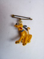 RARE BROCHE En Plastique WALT DISNEY - PLUTO 60's - Disney