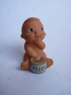 PETIT POUET BEBE AVEC UN POT DE MIEL - LAFLEX 1963 - Antikspielzeug