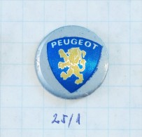 PEUGEOT (pin ~ ´60) Automobile Motoring, Voiture Car,,  Old Model, Ancien Modèle Color "silver " RARE PIN - Peugeot