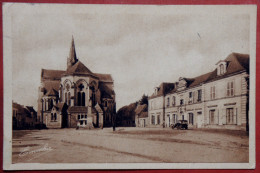 CPSM- LE LOUROUX  BECONNAIS-MAINE ET LOIRE-49-PLACE DE LA MAIRIE-EDIT CHRETIEN ET FILS-TACOT - Le Louroux Beconnais