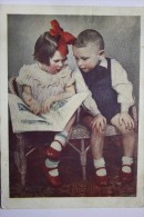 CHILDREN IN SOVIET PROPAGANDA. "HAPPY CHILDHOOD" - INTERESTING BOOK - Old PC 1954 - Groepen Kinderen En Familie