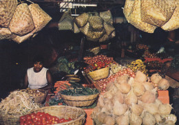 Ile De La Réunion,outre Mer France,le Marché De SAINT DENIS,métier Vendeuse,Maraicher,Maraic Here,nois De Coco,rare - Saint Denis