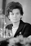 SA22- 083   @   The First Woman In Space Valentina Tereshkova,  Soviet Cosmonaut, Postal Stationery - Famous Ladies